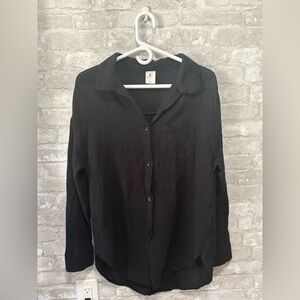 Beach coverup shirt size Small in black really light material